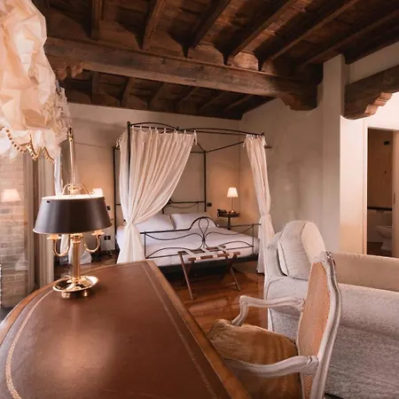 فندق Casa Pavesi جرينزاني كافور