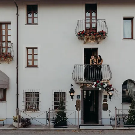 Casa Pavesi 4* Grinzane Cavour